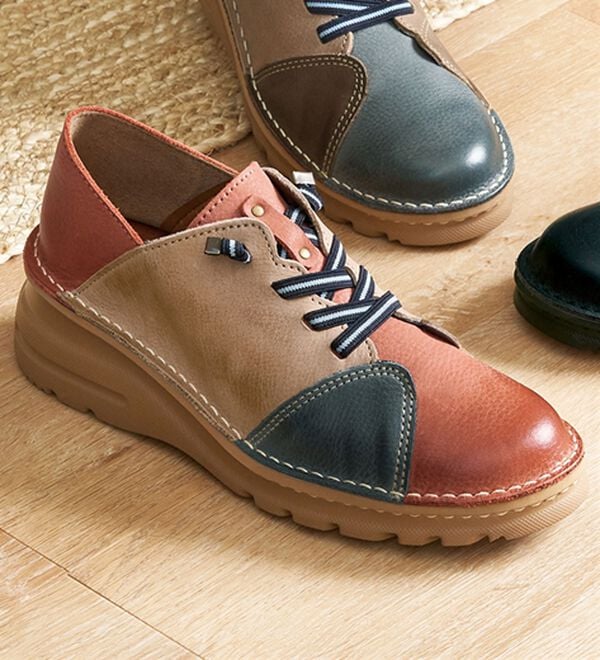 ルフラン（ルフラン）の「アビータ　足にやさしい４Ｅ牛革配色シューズ（スニーカー）」｜トマト系