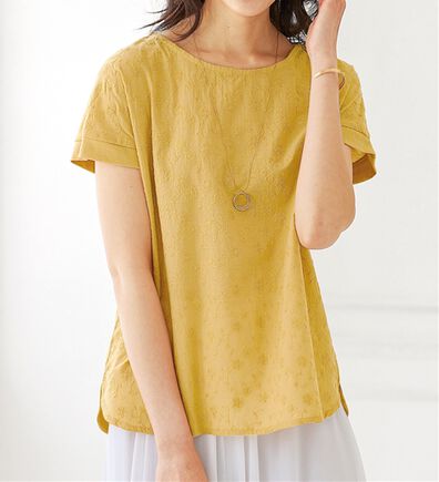 BELLUNA（ベルーナ）の「刺しゅうレース切替プルオーバー（カットソー）」