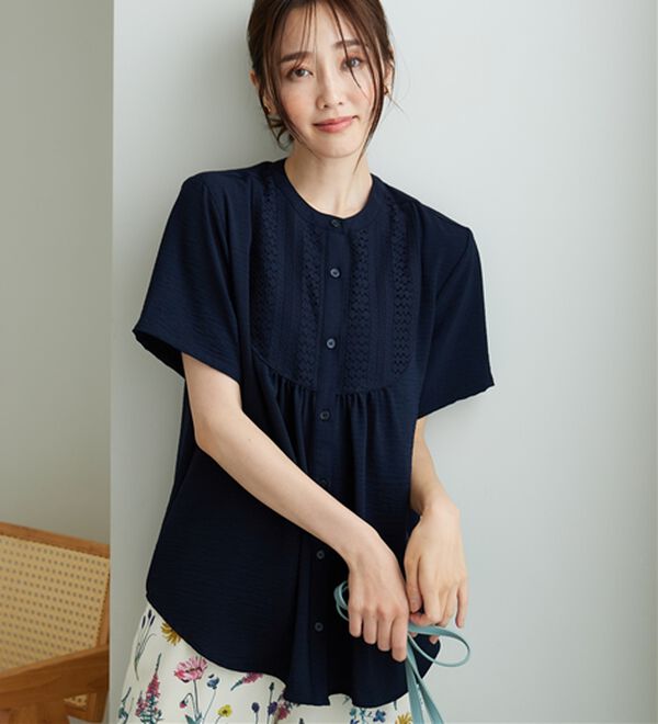 BELLUNA（ベルーナ）の「【2つの機能付き】お手入れ楽々！レース使いシャツチュニック（ブラウス）」｜詳細画像