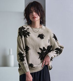 BELLUNA（ベルーナ）の「大人のゆるっと花柄ジャカードニットプルオーバー（ニット・セーター）」｜グレー系