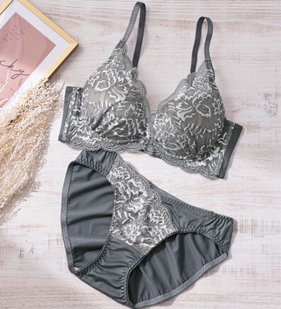 YU'NOW（ユナウ）の「谷間メイクのもちぷるブラ＆ショーツ（ブラジャー＆ショーツセット）」