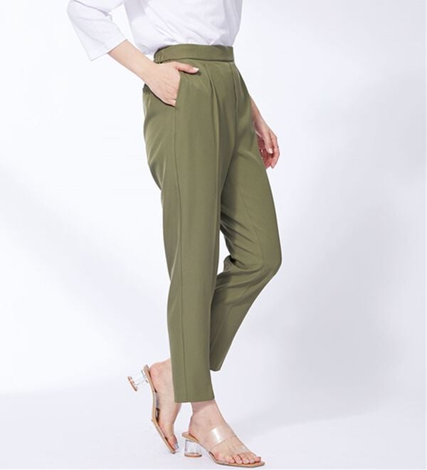 BELLUNA（ベルーナ）の「サラサラ美脚テーパードパンツ（テーパードパンツ）」｜詳細画像