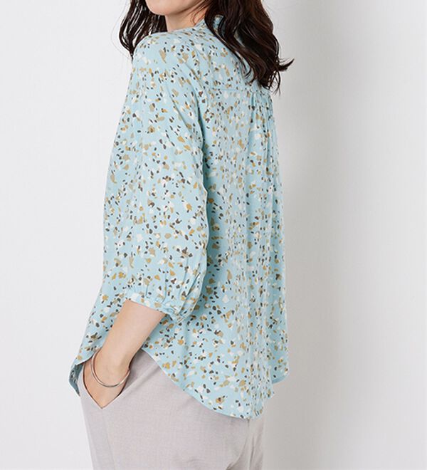 BELLUNA（ベルーナ）の「【接触冷感】レーヨン素材ギャザー使いプリントブラウス（ブラウス）」｜詳細画像