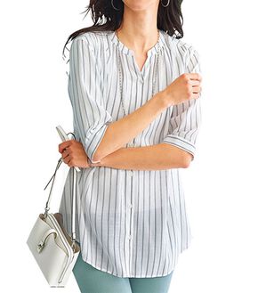 BELLUNA（ベルーナ）の「スラブ素材スキッパーデザインシャツチュニック（チュニック）」｜オフ白ストライプ