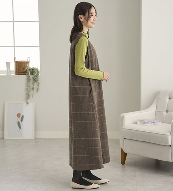 BELLUNA（ベルーナ）の「《ＨｕｇＲｅａｍコットン》Ｖネックジャンパースカート（ジャンパースカート）」｜詳細画像