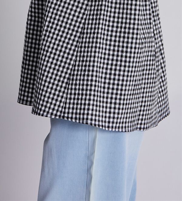 BELLUNA（ベルーナ）の「サッカー素材後ろボタンデザインブラウス（ブラウス）」｜詳細画像