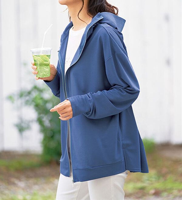 BELLUNA（ベルーナ）の「絶対に焼けたくない！後プリーツＵＶパーカー（パーカー）」｜ブルー