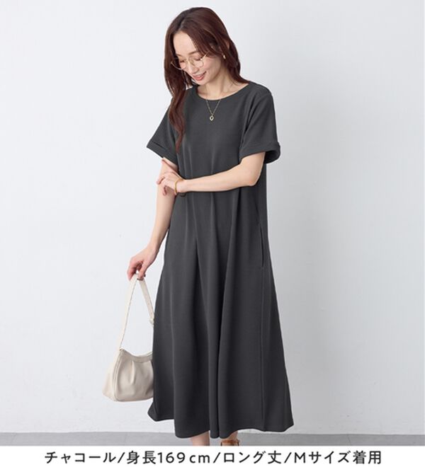 Viola e Viola（ヴィオラ エ ヴィオラ）の「ひんやり＆シワになりにくい　丈が選べる！エンボス素材Ａラインワンピース（カットソーワンピース）」｜詳細画像