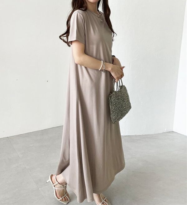 GeeRA（ジーラ）の「【接触冷感】フレアーシルエットロングワンピース（ロングワンピース）」｜モカベージュ