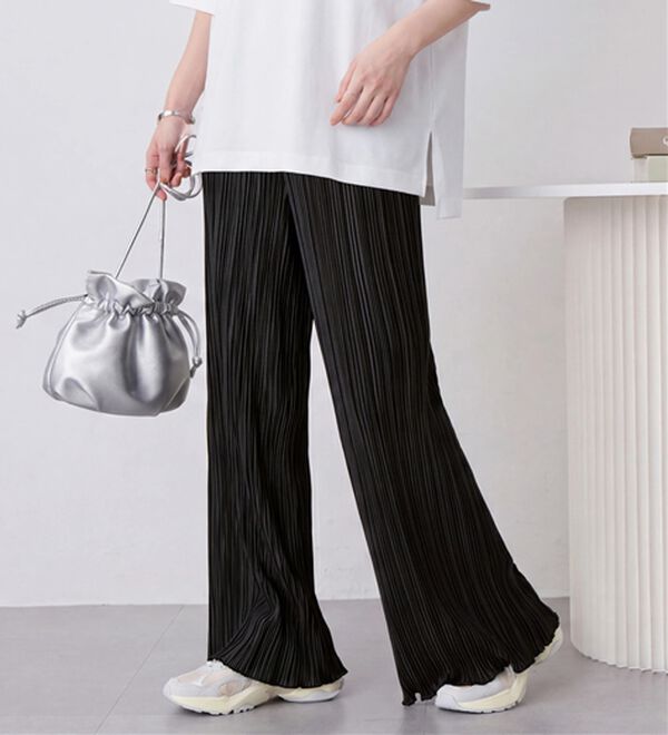 Viola e Viola（ヴィオラ エ ヴィオラ）の「着心地楽ちん！さらっと軽やかプリーツパンツ（フルレングスパンツ）」｜ブラック