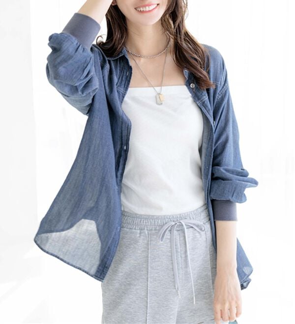 BELLUNA（ベルーナ）の「柔らかシアーデニム素材シャツチュニック（シャツ）」｜ブルー