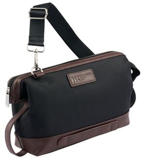 「＜ヒロココシノオムベーシック＞大きく開き、中が見やすいショルダーバッグ（メンズショルダーバッグ）」｜ブラック