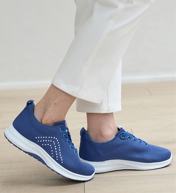 BELLUNA（ベルーナ）の「手を使わずに履けるニットスニーカー（スニーカー）」｜詳細画像