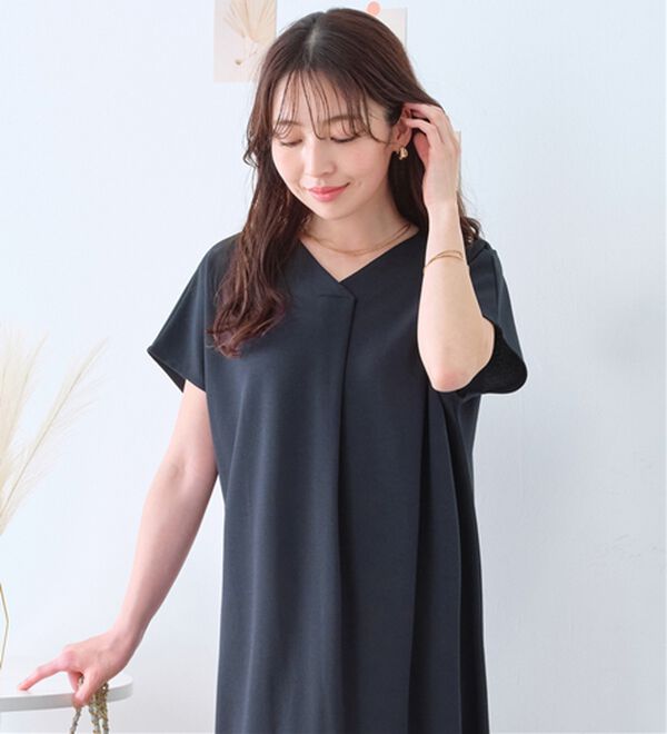 alotta（アロッタ）の「【４つの機能付】ひんやりフロントタックＶネックゆるワンピース（カットソーワンピース）」｜詳細画像