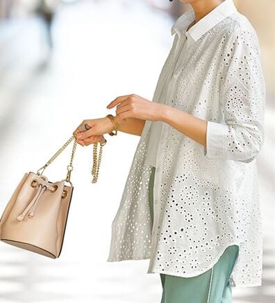 BELLUNA（ベルーナ）の「花柄レース刺しゅうシャツチュニック（チュニック）」