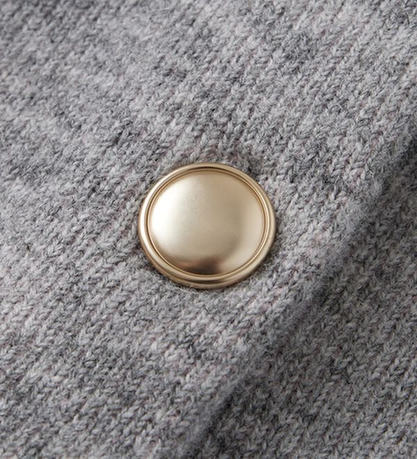 RANAN（ラナン）の「裏配色ゴールド調ボタンニットコーディガン（ニットカーディガン）」｜詳細画像