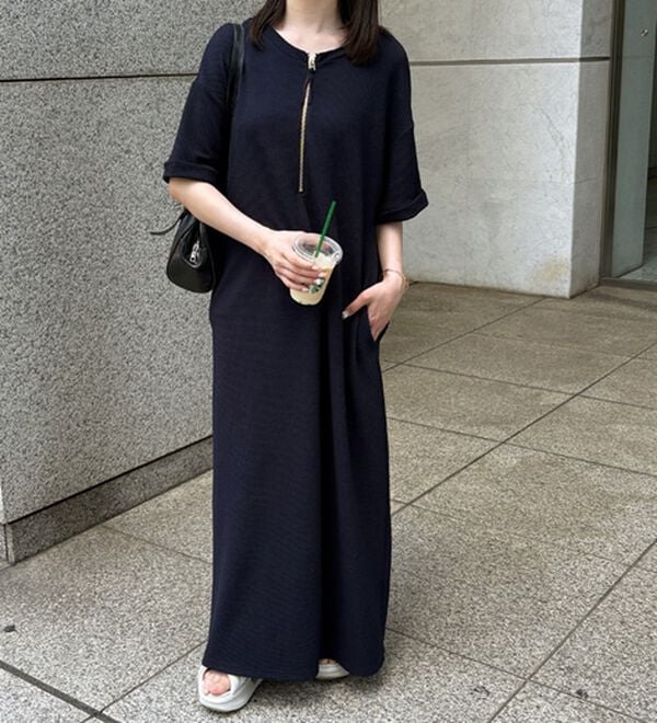 GeeRA（ジーラ）の「【ひんやり/着痩せ】ハーフジップ大人Ｔシャツワンピース（カットソーワンピース）」｜詳細画像