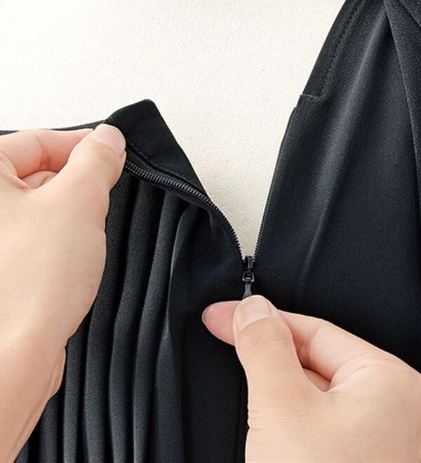 BELLUNA（ベルーナ）の「洗える！重ね着風デザインワイドパンツセットアップ（ブラックフォーマル（喪服・礼服））」｜詳細画像