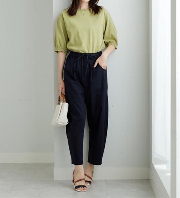 BELLUNA（ベルーナ）の「綿スラブ素材タックデザインコクーンパンツ（フルレングスパンツ）」｜詳細画像