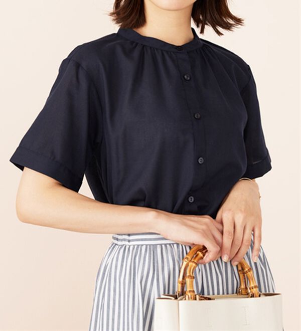 BELLUNA（ベルーナ）の「ギャザー使いバンドカラーブラウス（ブラウス）」｜詳細画像