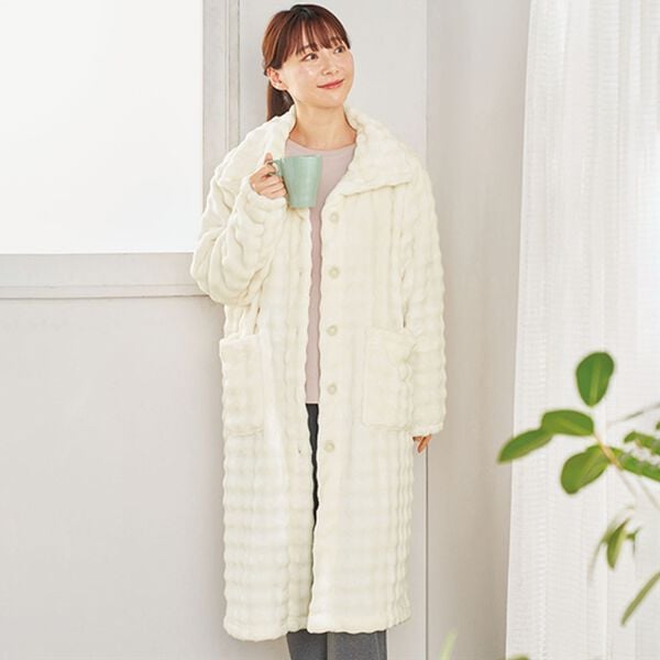 iellio（イエリオ）の「ぽこぽこファー　着る毛布・ブランケット（毛布・ブランケット）」｜アイボリー