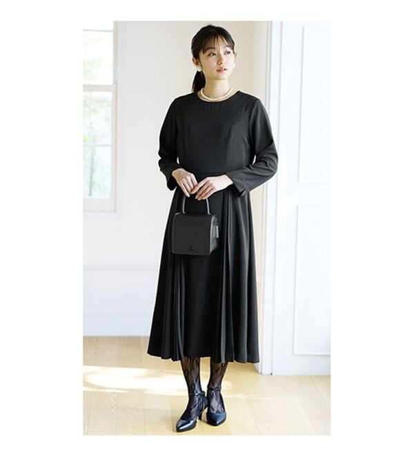 BELLUNA（ベルーナ）の「着心地ゆったりプリーツ切替ワンピース（ブラックフォーマル（喪服・礼服））」｜詳細画像