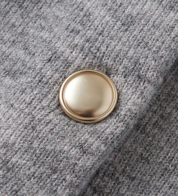 RANAN（ラナン）の「裏配色ゴールド調ボタンニットコーディガン（ニットカーディガン）」｜詳細画像