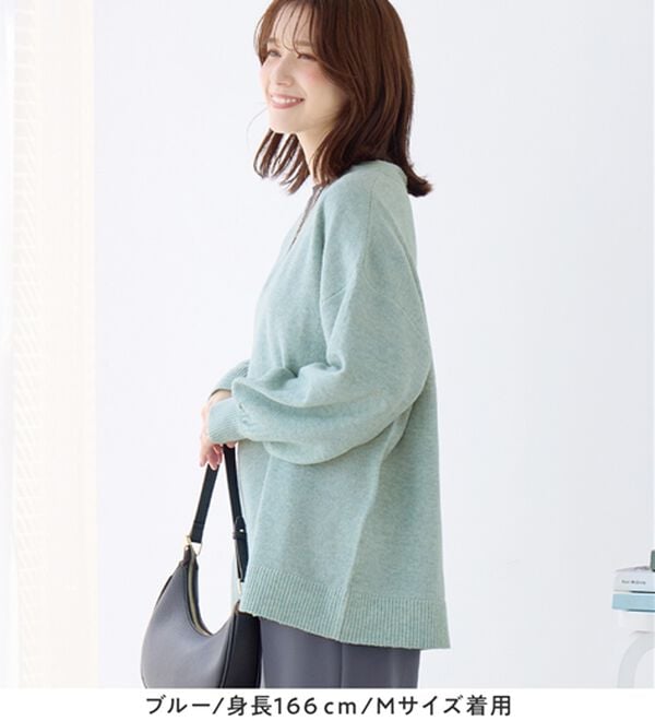 Viola e Viola（ヴィオラ エ ヴィオラ）の「【洗えるもちもち】首回りすっきり見せＶネックニット（ニット・セーター）」｜詳細画像