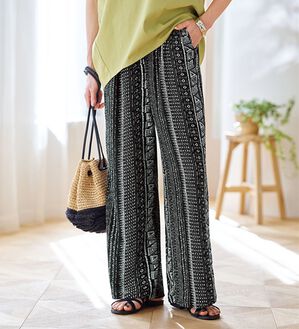 BELLUNA（ベルーナ）の「楊柳サラサラ素材プリントイージーパンツ（フルレングスパンツ）」｜幾何柄黒