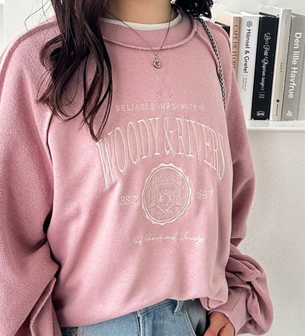 GeeRA（ジーラ）の「リメイク風刺しゅうロゴ裏毛スウェット（カットソー）」｜詳細画像