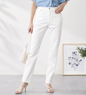 BELLUNA（ベルーナ）の「サラリ速乾！綿サテンストレッチカラーパンツ（フルレングスパンツ）」｜オフ白3