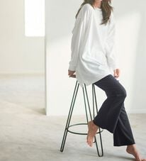 YU'NOW（ユナウ）の「バックロゴプルオーバーチュニック＆フレアパンツセット（パジャマ・ルームウェア）」