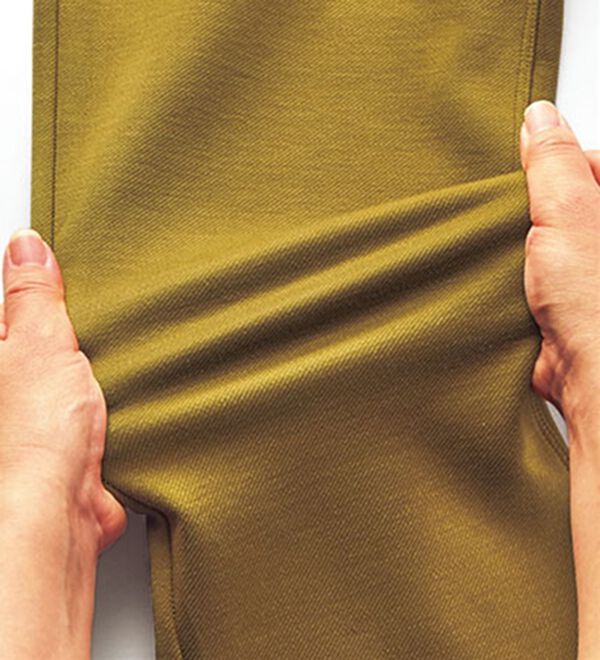 BELLUNA（ベルーナ）の「防風&times;ストレッチ素材ストレートパンツ（フルレングスパンツ）」｜詳細画像