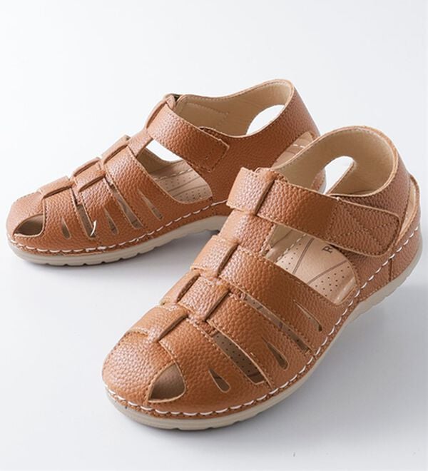 BELLUNA（ベルーナ）の「やわらかレザー調グルカ風シューズ（サンダル・ミュール）」｜詳細画像