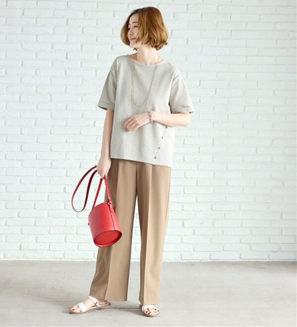 BELLUNA（ベルーナ）の「サッカー素材裾ボタンプルオーバー（カットソー）」｜詳細画像