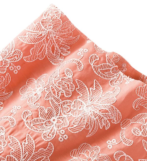 BELLUNA（ベルーナ）の「配色花柄刺しゅうブラウス（アンサンブル）」｜詳細画像