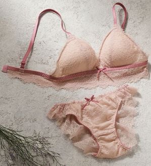 YU'NOW（ユナウ）の「アイラッシュレースのブラレット＆ショーツセット（ブラジャー＆ショーツセット）」｜ピンク