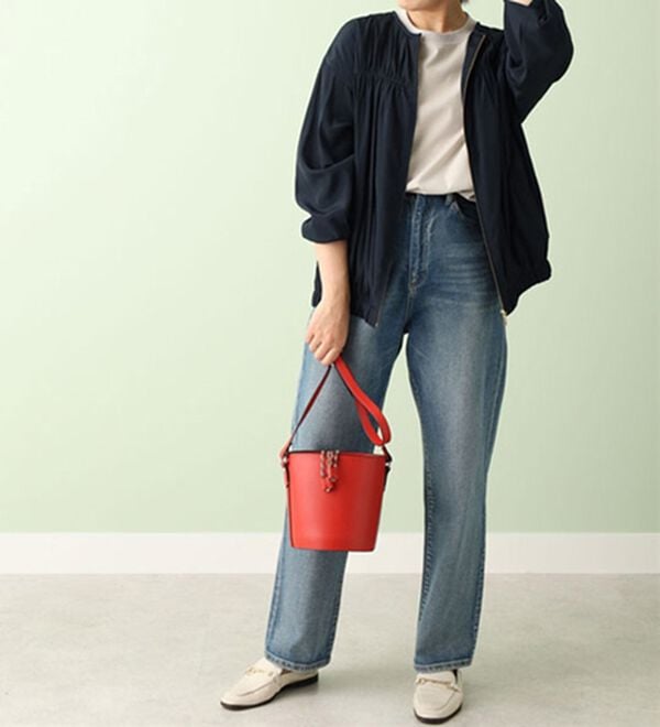 BELLUNA（ベルーナ）の「サテン素材ギャザー使いジャケット（ブルゾン）」｜詳細画像