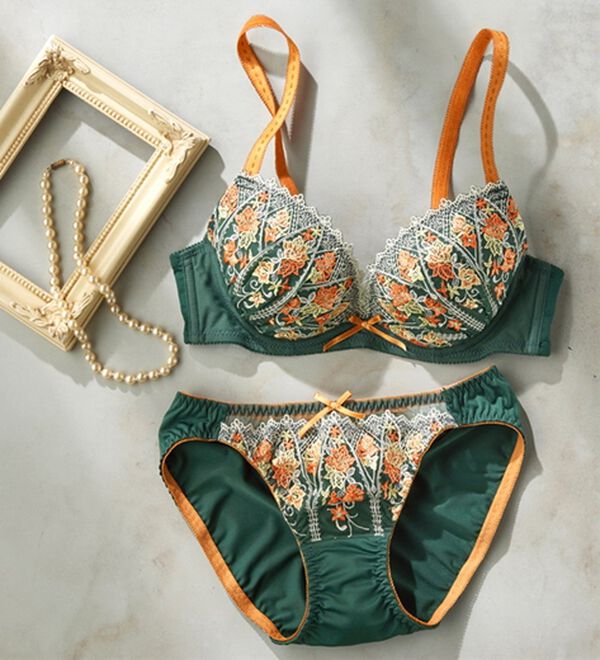 YU'NOW（ユナウ）の「ｔｏ　ｍｅｅブラ＆ショーツ（ブラジャー＆ショーツセット）」｜グリーン系縦花レース