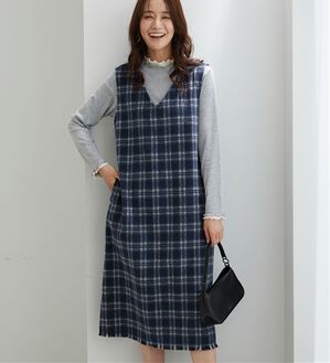 BELLUNA（ベルーナ）の「ポケット付！ふんわり起毛素材ジャンパースカート（ジャンパースカート）」｜ネイビー系チェック