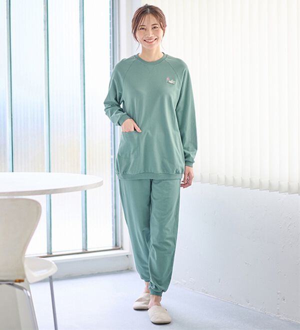 LAVIENNE（ラヴィエンヌ）の「ゆったり刺しゅうスウェットパジャマ（パジャマ・ルームウェア）」｜グリーン