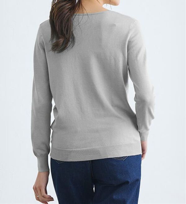 Pierrot（ピエロ）の「【洗濯機で洗える】ネックが選べるシルクタッチニット（ニット・セーター）」｜詳細画像