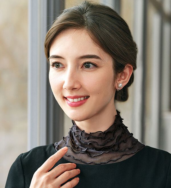 BELLUNA（ベルーナ）の「シルク１００％ロングネックカバー（ストール・スカーフ・マフラー）」｜ダークグレー