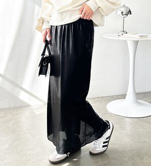 GeeRA（ジーラ）の「シャイニーナロースカート（ロングスカート）」｜ブラック