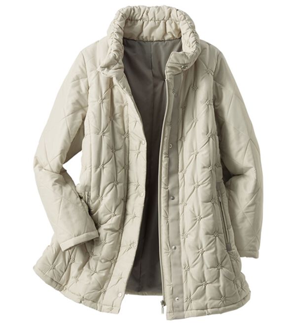 BELLUNA（ベルーナ）の「刺しゅう使い中わたデザインコート（ハーフコート）」｜詳細画像