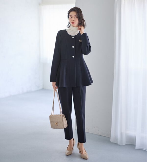 GeeRA（ジーラ）の「【２点セット】ペプラムジャケットテーパードパンツセットアップスーツ（パンツスーツ）」｜詳細画像