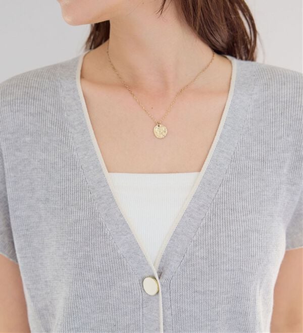 alotta（アロッタ）の「ライン使いゴールドボタン半袖カーデ（その他カーディガン）」｜詳細画像