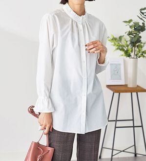 BELLUNA（ベルーナ）の「衿フリル使いラメストライプシャツチュニック（チュニック）」｜オフ白(無地)