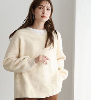 Pierrot（ピエロ）の「【洗濯機で洗える】ネックが選べるふんわりボリューム袖ニット（ニット・セーター）」｜アイボリー