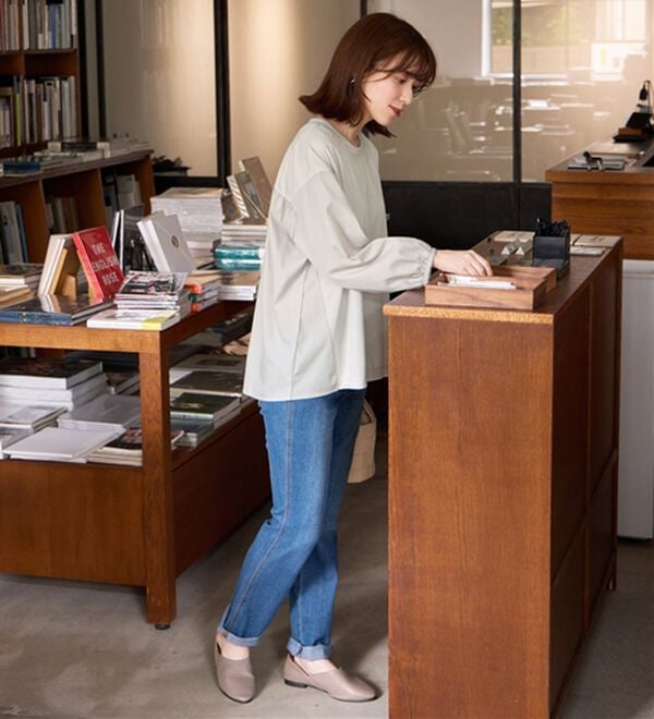 Viola e Viola（ヴィオラ エ ヴィオラ）の「なめらかポンチ異素材切替フレアートップス（カットソー）」｜詳細画像